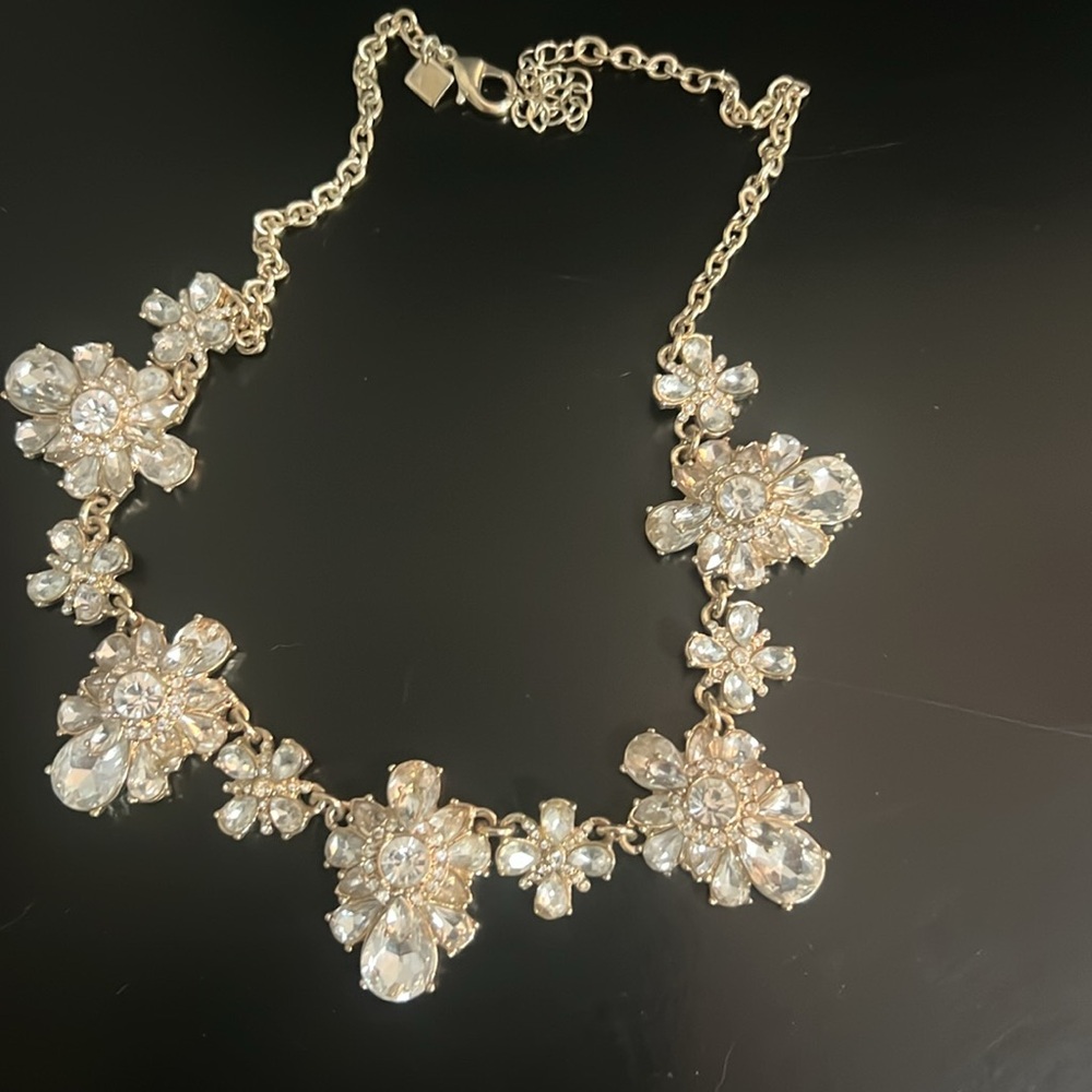 Banana republic flower necklace